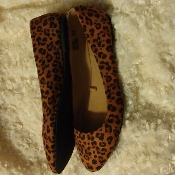 Time & tru leopard print slip ons - Picture 3 of 6